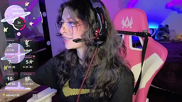 larah uwu online show from 11/08/25, 08:12