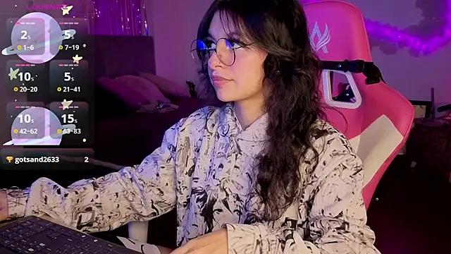 larah uwu online show from 03/05/26, 07:43