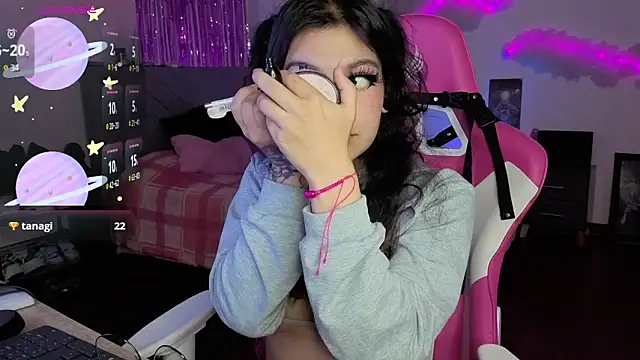 larah uwu online show from 05/07/26, 06:44
