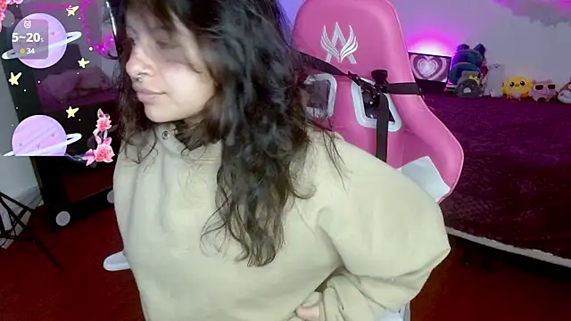 larah uwu online show from 10/05/25, 07:48