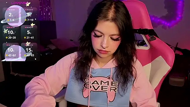 larah uwu online show from 03/28/26, 08:32