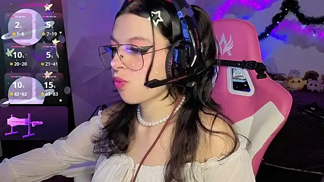 larah uwu online show from 12/14/25, 07:08