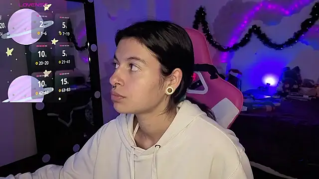 Snapshot of larah_uwu chatting on 01/06/26, 07:18 larah uwu online show from 01/06/26, 07:18