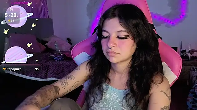 larah uwu online show from 05/26/26, 06:39