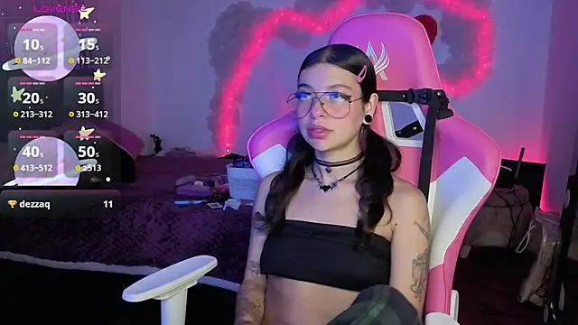 Snapshot of larah_uwu chatting on 02/13/26, 07:36 larah uwu online show from 02/13/26, 07:36