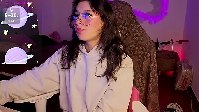 Snapshot of larah_uwu chatting on 02/24/26, 07:59 larah uwu online show from 02/24/26, 07:59