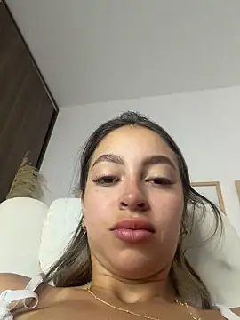 Snapshot of shannel_moss__ chatting on 04/19/26, 06:21 shannel moss online show from 04/19/26, 06:21