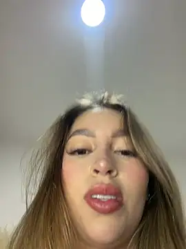 Snapshot of shannel_moss__ chatting on 04/19/26, 12:44 shannel moss online show from 04/19/26, 12:44