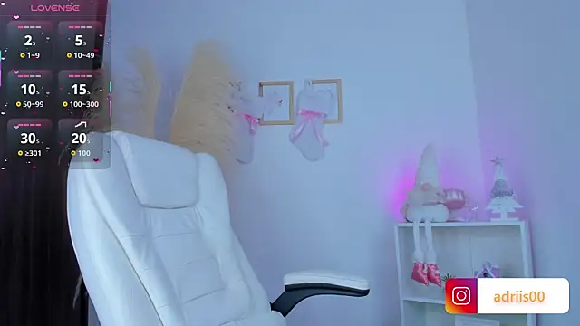 Snapshot of shannel_moss__ chatting on 12/22/25, 12:11 shannel moss online show from 12/22/25, 12:11