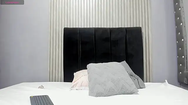 Sex samantha online show from 04/14/26, 03:33