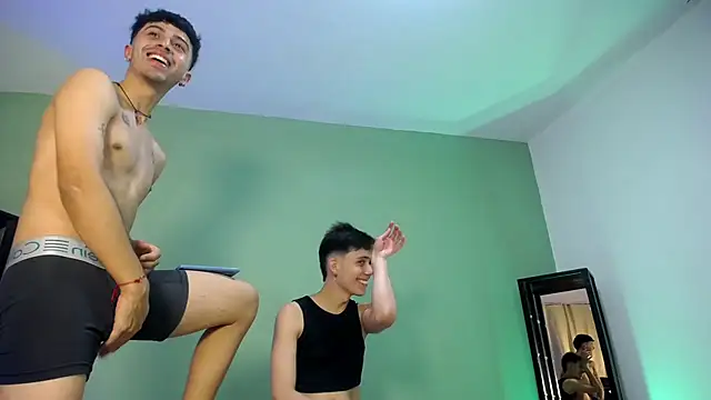 Snapshot of Michael_twink_ chatting on 09/18/25, 10:02 Michael twink online show from 09/18/25, 10:02
