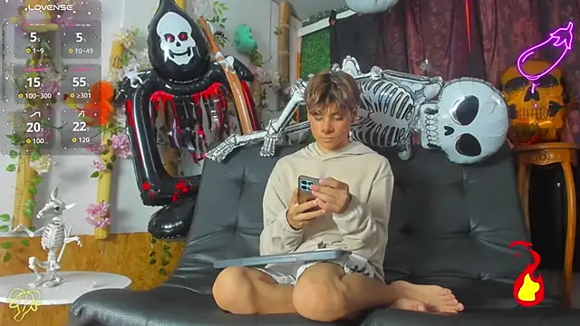 spicy adonhis online show from 10/24/25, 07:24