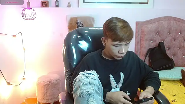 nathanclay online show from 11/09/25, 03:32