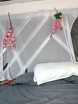 mia everly online show from 11/04/25, 12:14