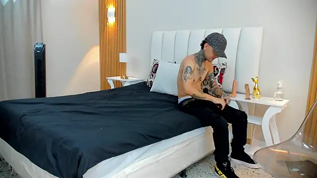 lilyth adam online show from 11/03/25, 08:01