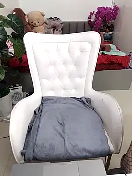 Jess-Thuy online show from 12/16/25, 02:43