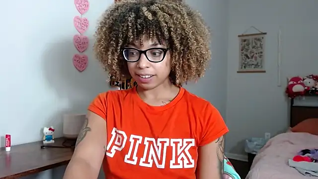 Snapshot of Cherribombzz chatting on 02/17/26, 07:55 Cherribombzz online show from 02/17/26, 07:55