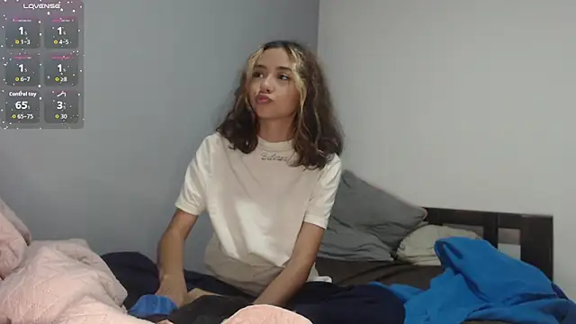 Snapshot of brisazanes chatting on 10/15/25, 04:22 brisazanes online show from 10/15/25, 04:22