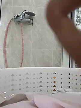 Ynsemr online show from 10/30/25, 04:22