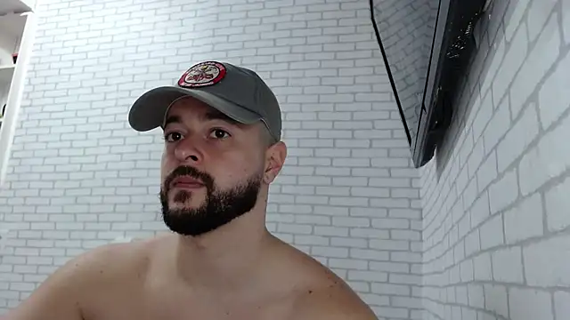 Snapshot of BombeiroHotx chatting on 09/30/25, 08:04 BombeiroHotx online show from 09/30/25, 08:04