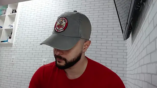 Snapshot of BombeiroHotx chatting on 11/06/25, 11:31 BombeiroHotx online show from 11/06/25, 11:31