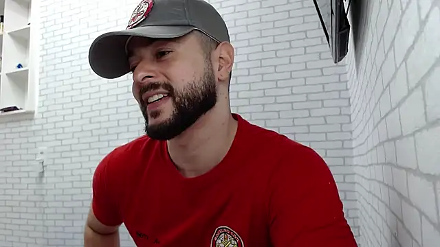 Snapshot of BombeiroHotx chatting on 11/11/25, 11:31 BombeiroHotx online show from 11/11/25, 11:31