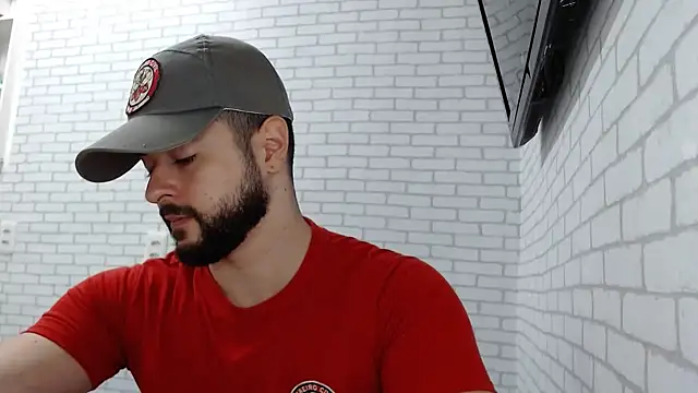 Snapshot of BombeiroHotx chatting on 09/18/25, 10:57 BombeiroHotx online show from 09/18/25, 10:57