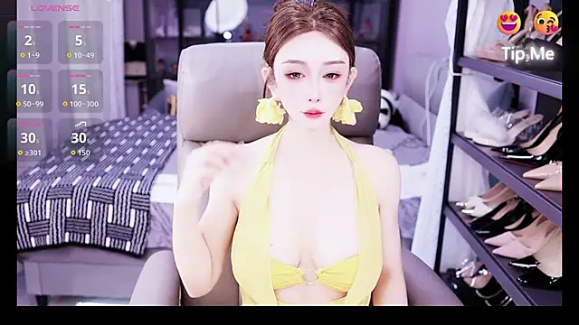 Snapshot of kelariy chatting on 03/05/26, 12:57 kelariy online show from 03/05/26, 12:57