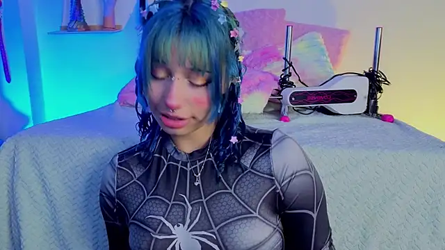 zoelight18 online show from 02/12/26, 03:28