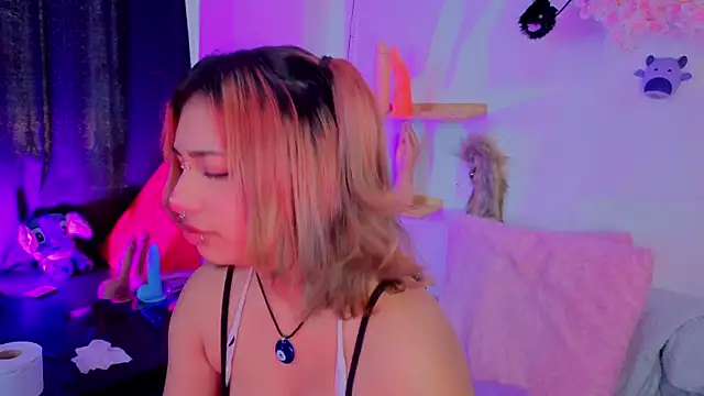 zoelight18 online show from 11/23/25, 04:06