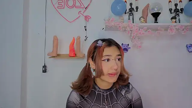 zoelight18 online show from 10/24/25, 10:03