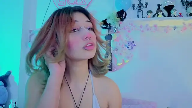 zoelight18 online show from 12/22/25, 07:36