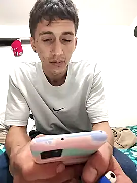 Snapshot of Carlos11123 chatting on 10/15/25, 03:16 Carlos11123 online show from 10/15/25, 03:16