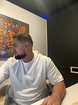 Snapshot of Yuber3 chatting on 10/25/25, 03:01 Yuber3 online show from 10/25/25, 03:01