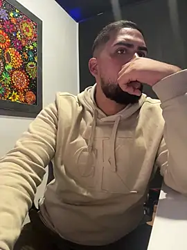 Snapshot of Yuber3 chatting on 12/20/25, 07:00 Yuber3 online show from 12/20/25, 07:00