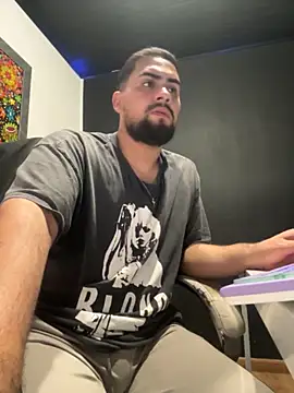 Snapshot of Yuber3 chatting on 09/30/25, 05:46 Yuber3 online show from 09/30/25, 05:46