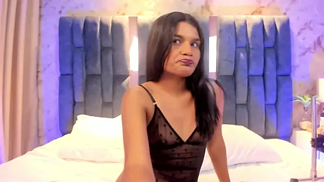 AlaiaMoretti online show from 10/30/25, 02:43