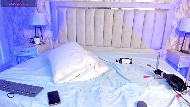 AlaiaMoretti online show from 10/25/25, 05:39