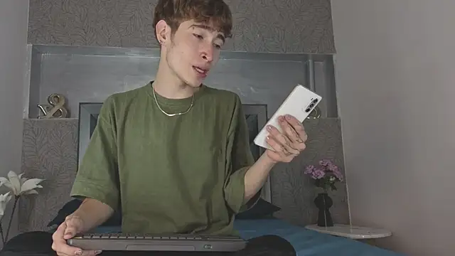  DantFox  online show from 12/18/25, 08:45