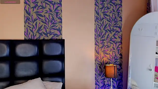  DantFox  online show from 10/10/25, 02:56