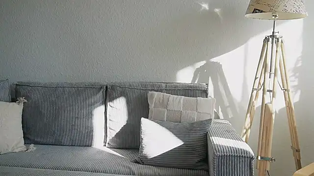 Snapshot of LucyxLou chatting on 11/07/25, 12:10 LucyxLou online show from 11/07/25, 12:10