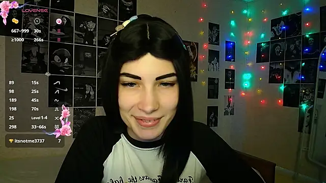 Snapshot of mskissa chatting on 10/23/25, 12:09 mskissa online show from 10/23/25, 12:09