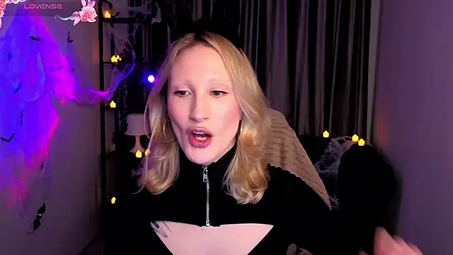 Snapshot of BiancaHelo chatting on 10/26/25, 01:55 BiancaHelo online show from 10/26/25, 01:55