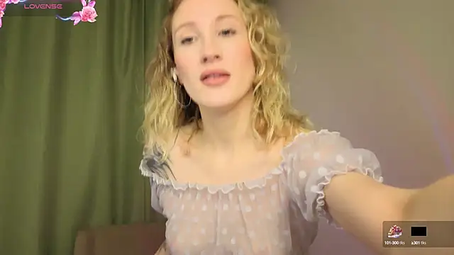 Snapshot of BiancaHelo chatting on 09/20/25, 10:53 BiancaHelo online show from 09/20/25, 10:53