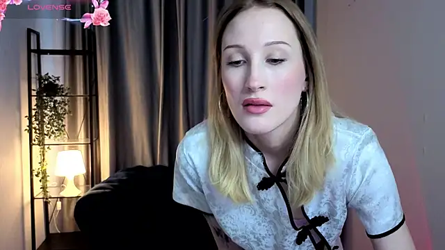 Snapshot of BiancaHelo chatting on 10/09/25, 02:28 BiancaHelo online show from 10/09/25, 02:28