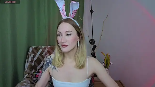 Snapshot of BiancaHelo chatting on 09/28/25, 10:55 BiancaHelo online show from 09/28/25, 10:55