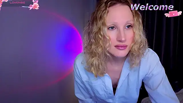 Snapshot of BiancaHelo chatting on 11/04/25, 01:48 BiancaHelo online show from 11/04/25, 01:48