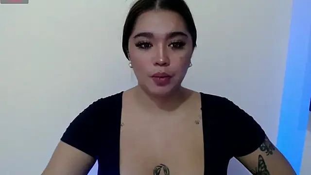 Snapshot of _GoddessShemalex chatting on 02/12/26, 02:11 GoddessShemalex online show from 02/12/26, 02:11