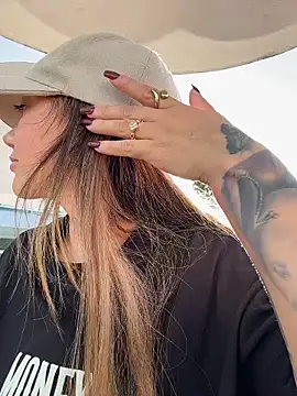 Ninabigtitied online show from 04/12/26, 12:41