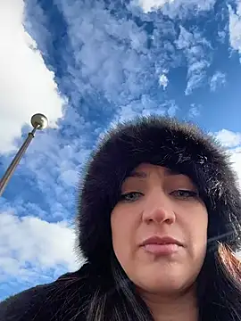 Ninabigtitied online show from 11/18/25, 12:52